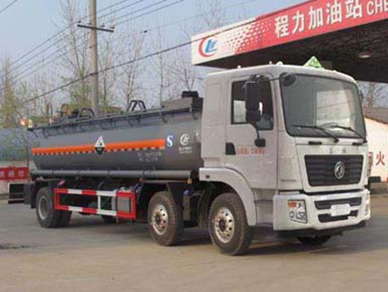CLW5250GFWD5型腐蚀性物品罐式运输车_1.jpg
