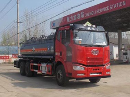 CLW5254GFWC5型腐蚀性物品罐式运输车_1.jpg